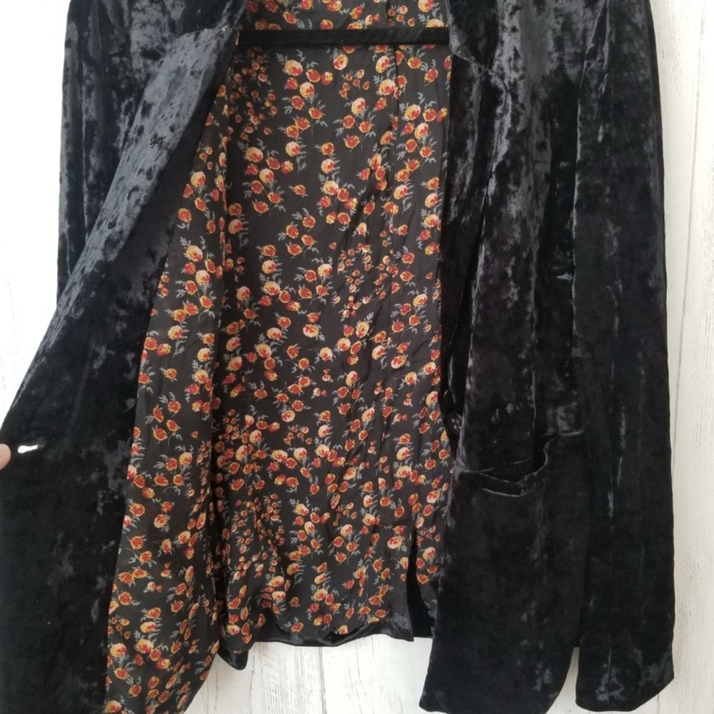 Sanctuary Black Crushed Velvet Blazer with Floral Liner - Picture 2 of 11